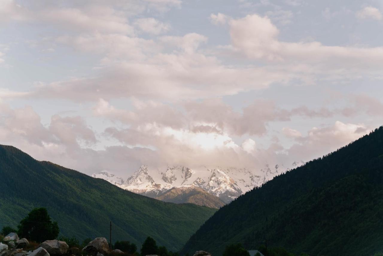 Panorama Ushba Hotel Mestia Buitenkant foto